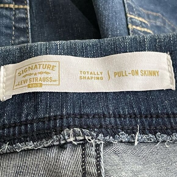 Signature by Levi Straus and Co. Women’s totally shaping pull on skinny jeans. - Picture 9 of 13